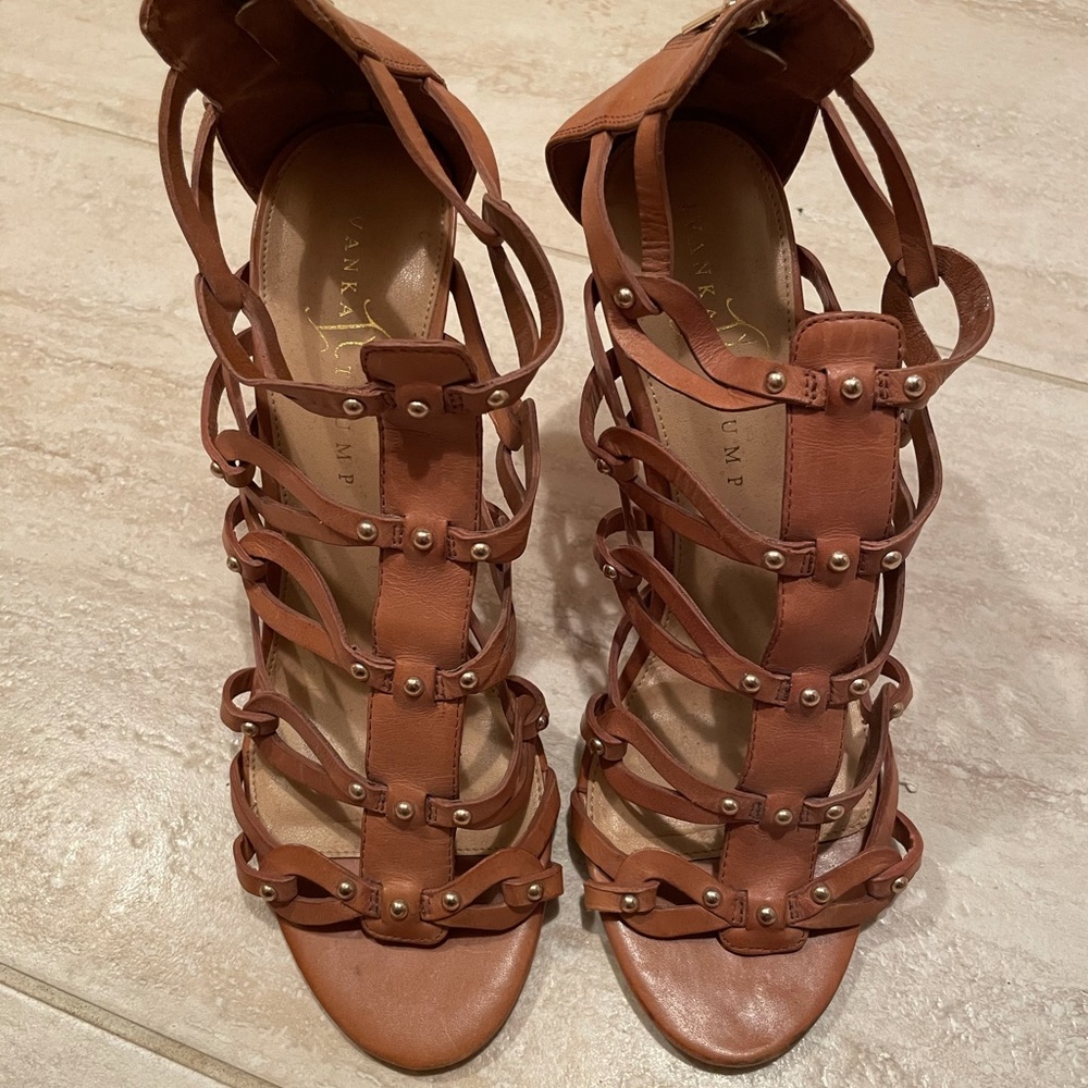 Ivan’s Trump Mallorie Sandals in Tan